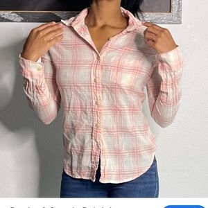 Ralph Lauren casual button up shirt. Pink, size Small